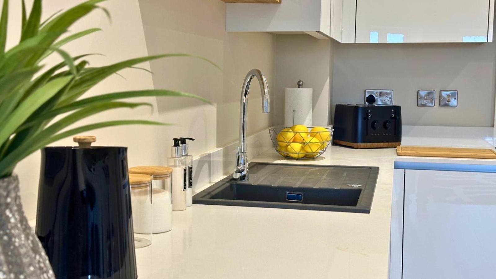Luxury Apartment In Great Location Coventry Extérieur photo